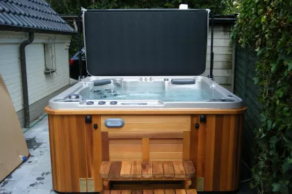 Bigger view of Self-Cleaning Spa H570 Platinum met ceder omkasting