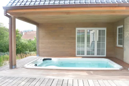 Bigger view of Aquatrainer 14fX ingebouwd met houten terras