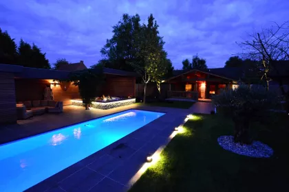 Bigger view of Bouwkundig zwembad avond
