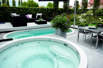Bigger view of Spa met mozaïek betegeling in combinatie met Swimspa