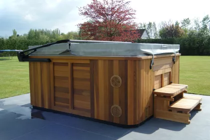 Bigger view of Self-Cleaning Spa H575 met hydraulische coverlifter