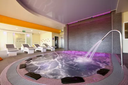 Bigger view of Hotel spa met waterkanon