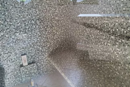 Bigger view of Stoomcabine op maat met mozaïek betegeling