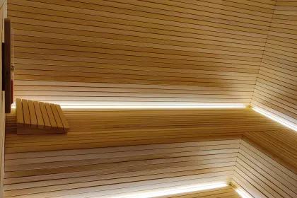 Bigger view of Sauna op maat in smalle Abachi met ingewerkte LED verlichting