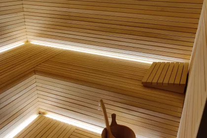 Bigger view of Sauna op maat in smalle Abachi met ingewerkte LED verlichting