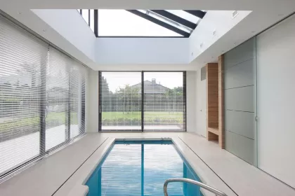 Bigger view of Tegenstroomzwembad met mozaïek betegeling in poolhouse