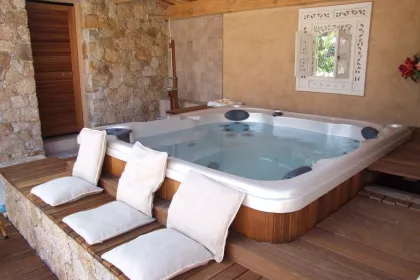 Bigger view of Spa Serenity 5000 Platinum ingebouw in houten terras