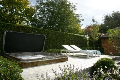 Bigger view of Self-Cleaning Spa H675 Platinum ingebouwd in houten terras